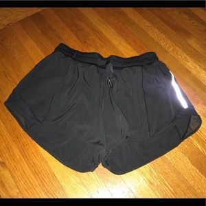 black lululemon hotty hot short